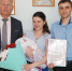 Из роддома Волгодонска в день защиты детей торжественно выписали троих новорожденных - V-Pravda.Ru