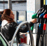 Почему дешевеющая на внутреннем рынке нефть не тянет за собой цены на АЗС - V-Pravda.Ru
