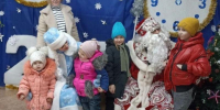 Праздник детям из малообеспеченных семей дарят Дед Мороз и Снегурочка - Bloknot-Volgodonsk.Ru