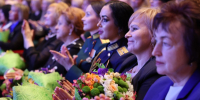 С Международным женским днем дончанок поздравил Юрий Слюсарь - V-Pravda.Ru