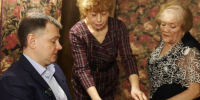 Юрий Слюсарь поздравил своих школьных учителей с 8 Марта - V-Pravda.Ru