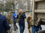 Юрий Мариненко вместе с горожанами участвовал в субботнике