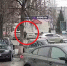 Передвигается на серой машине, никого не боится: на камеру попал протыкающий иглами колеса автомобилей на улице Энтузиастов в Волгодонске мужчина - Bloknot-Volgodonsk.Ru