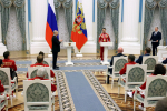 Путин лично поздравил российских паралимпийцев с триумфом на Играх в Италии
