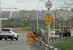 Яму - убийцу машин на путепроводе наконец взялись устранять