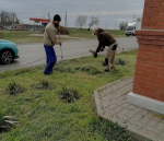 Территорию у единственного православного киота при въезде в Волгодонск привели в порядок