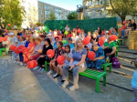 Концертом, подарками и мороженым отметили День города в 17 округе Волгодонска