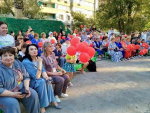 Концертом, подарками и мороженым отметили День города в 17 округе Волгодонска